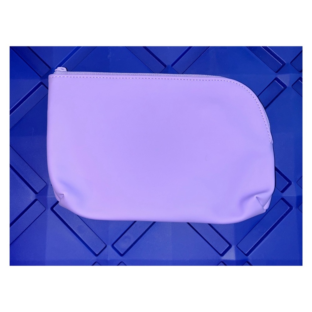 GymsharkEveryday Zip Pouch - Digital Violet | Women’s Cosmetic Bag | Pouch - Picture 2 of 6